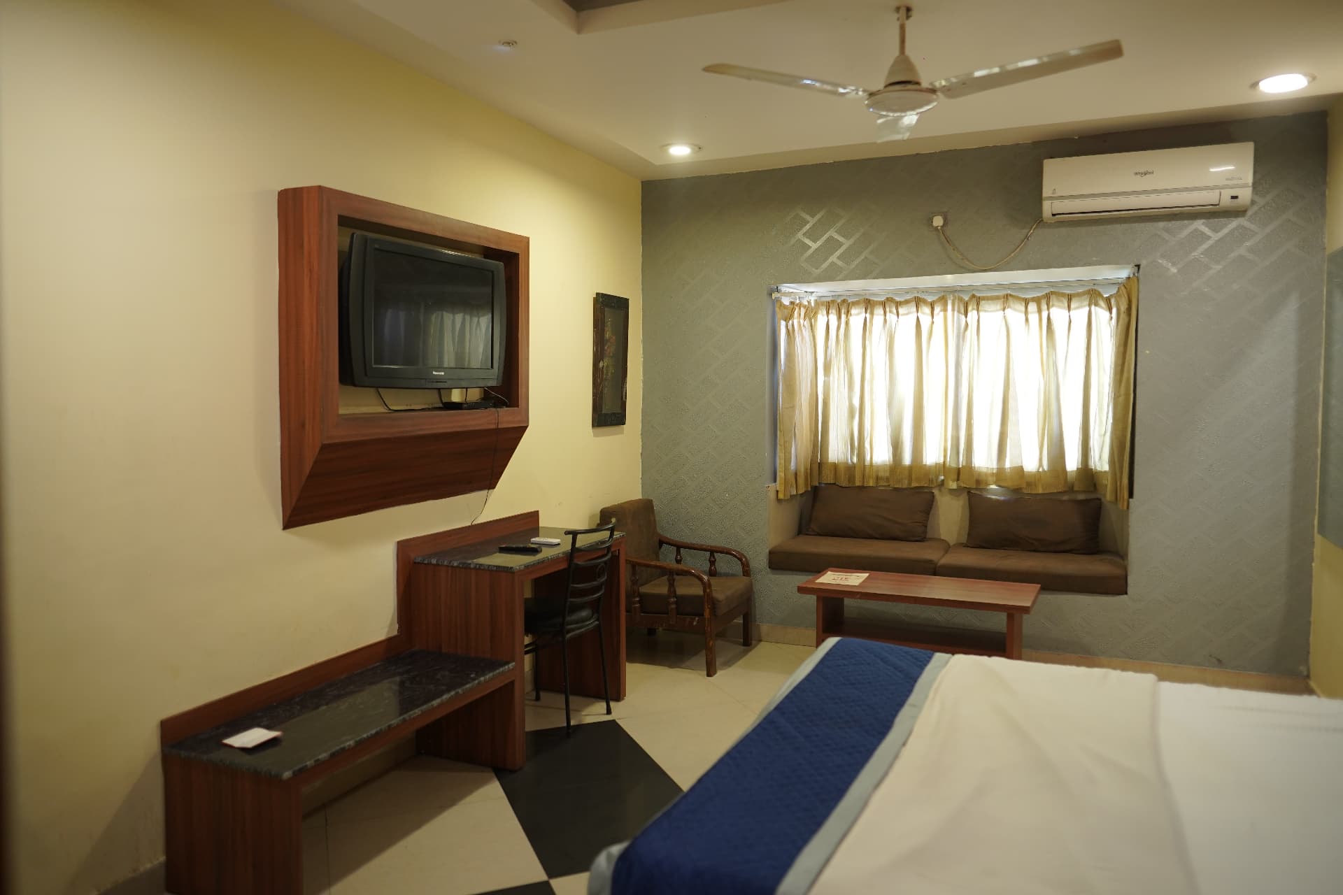 Premium Room — seating area, work desk and window seating